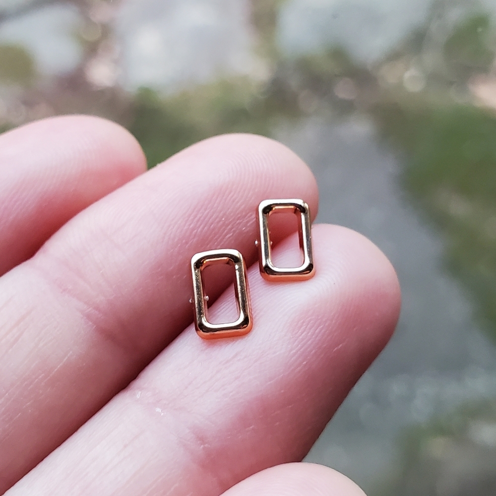 Nwot Tiny Gold Rectangle Stud Earrings - image 1